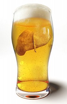 ビールグラスの中に浮かぶ肝臓