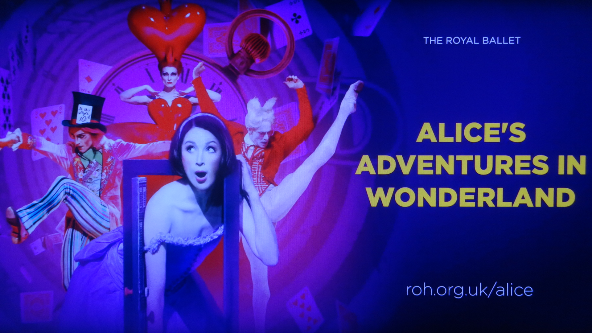 イギリスのロイヤルハウスバレエの公演「Alice’s adventures in wonderland」のポスター