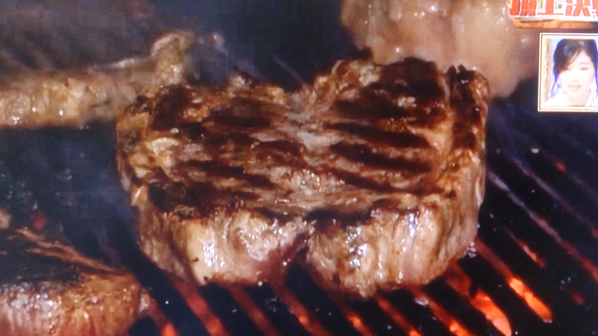 ウエルダンで焼いている途中の肉