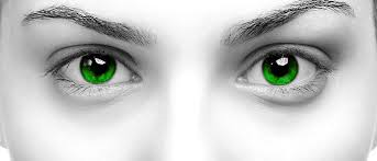 緑色の瞳